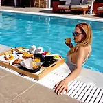 Oda ve Kahvaltı Kalya 4*